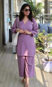 Ensembles coordonnés tendance d'hiver modestes en 2 pièces, tenues minimalistes à tonalité unique en tissu doux et confortable en viscose et soie - Product Image 3