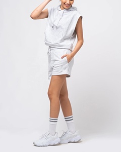 Ensemble de survêtement décontracté 2 pièces pour femme avec logo personnalisé, coupe épaules dénudées, capuche et taille haute – Collection été 2026 - Product Image 2