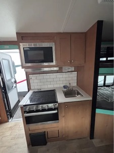 Vendedor Verificado de Remolque Usado R-i-v-e-r-s-i-d-e Rv Retro 190BH 2023, Listo para la Venta - Product Image 2