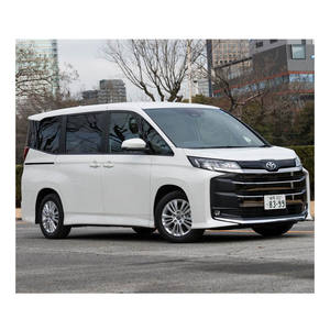 Mejor Oferta: Toyota Voxy Usada/Nueva, Excelente Estado, con Asientos de Cuero, Neumáticos R16, Tracción Trasera, Control de Crucero Adaptativo, Interior Claro - Precio - Product Image 3
