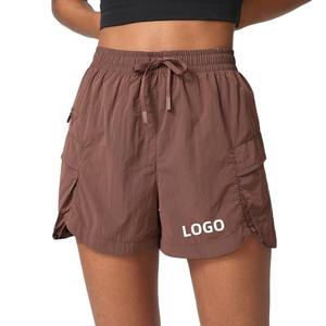 Vente en gros de shorts de sport taille haute pour femmes vêtements d'entraînement décontractés à poches amples avec logo personnalisé shorts d'extérieur - Product Image 1