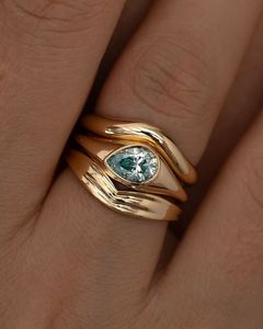 แหวนเพชรทรงลูกแพร์แบบ Big Band ใหม่เอี่ยม ผลิตในห้องปฏิบัติการ ชุบทอง 18K ได้รับการรับรองจาก IGI เครื่องประดับวินเทจสุดอินเทรนด์ ประดับด้วยเพชรแบบอเมริกัน - Product Image 1