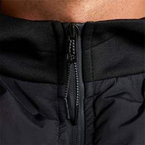 Chaqueta híbrida acolchada Chevron negra: estilo deportivo con mangas de neopreno, diseño con capucha, tiradores de cremallera duraderos y ajuste moderno - Product Image 4