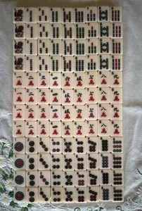 Ensemble de Carreaux Mahjong Cardinal Rose Vintage des Années 1970 - Product Image 2