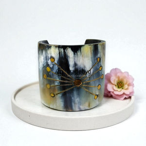 กำไลข้อมือเขาสัตว์ ดีไซน์เนอร์ ทำมือ แฟชั่นธรรมชาติ พรีเมียม เครื่องประดับสำหรับทุกเพศ ของขวัญ มีหลายขนาด Tradebyd - Product Image 3