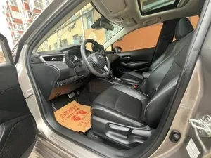 COROLLA XII (E210) 2023, faible kilométrage, moteur silencieux, transmission automatique, toit panoramique, éclairage, prêt à être expédié - Product Image 3