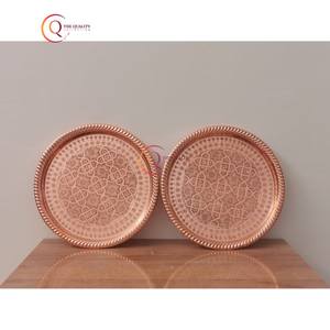 Artisanat Antique Cuivre Plateau Forme Ronde Conception Personnalisée Fantaisie Nouvelle Conception Décoration De Luxe Plaqué Plateau Ustensiles De Cuisine Fournitures - Product Image 1