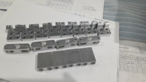 Piezas de acero personalizadas de alta precisión Servicios de mecanizado CNC con electroerosión por hilo y fresado de brochado y metal de acero inoxidable pulido - Product Image 3