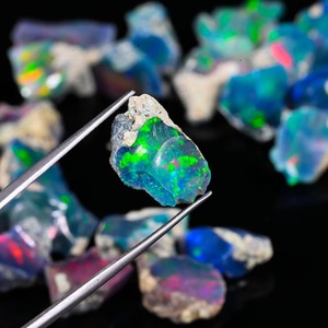 Opale de feu noire éthiopienne Welo Pierres précieuses naturelles brutes pour la fabrication de bijoux Opale de feu noire en vrac pour bijoux - Product Image 4