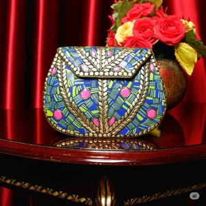 กระเป๋าคลัทช์โลหะประดับหินสีเขียวและสีเหลืองทำด้วยมือสำหรับงานแต่งงานงานปาร์ตี้และชุดราตรี - Product Image 2