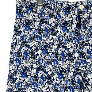 Shorts de golf pour hommes offrant un confort léger avec une coupe décontractée, idéal pour les promenades en plein air avec un look simple et propre - Product Image 4