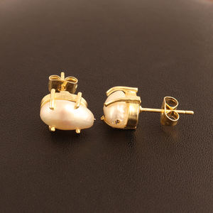 Boucles d'oreilles en perles d'eau douce naturelles, mignonnes et minimalistes, en plaqué or - Product Image 3