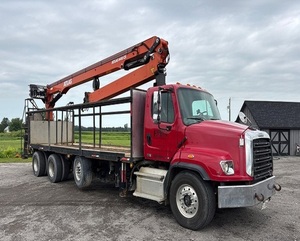 Ventes aux enchères de premier plan : Camions à plateau plat 8x4 114SD de 2014 avec grue articulée 440VCS-A21L de 4850 lb, d'occasion, à vendre - Product Image 3