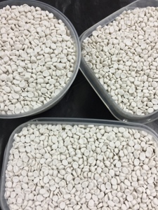 Granulés de carbonate de calcium blanc pour la fabrication de plastiques, matière première - Product Image 6