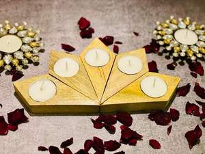 Bougeoir à bougie en bois de manguier en forme de triangle fabriqué à la main support votif en bois géométrique rustique pour la maison, la table, la décoration d'événement - Product Image 3