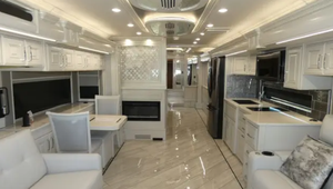 Autocaravana American Coach American Dream 42Q 2022 2023 2020, Clase A-Diésel, Disponible para la Venta, Vehículo para 4-6 Personas - Product Image 4