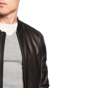 Veste bomber universitaire en cuir de vachette en gros, fermeture éclair, veste d'hiver noire de style streetwear avec logo en relief - Product Image 5