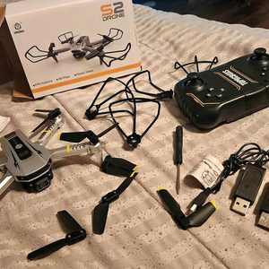 Frankfort NY Drone con cámara 4K UHD Quadcopter con luces LED Control remoto 4KM Distancia de transmisión de imagen - Product Image 1