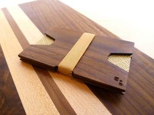 Porte-cartes en bois massif artisanal pour cartes bancaires, étui fin en bois naturel pour cartes de crédit - Product Image 2