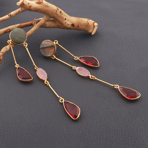 ต่างหูดีไซน์สวยทันสมัย ประดับพลอยสามชนิด ตัวเรือนทองเหลืองชุบทอง แบบห้อยระย้า - Product Image 2