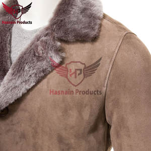 Abrigo de piel de oveja Topo para hombre, ropa de abrigo de invierno personalizable con lujoso forro de piel de oveja para una calidez inigualable - Product Image 4