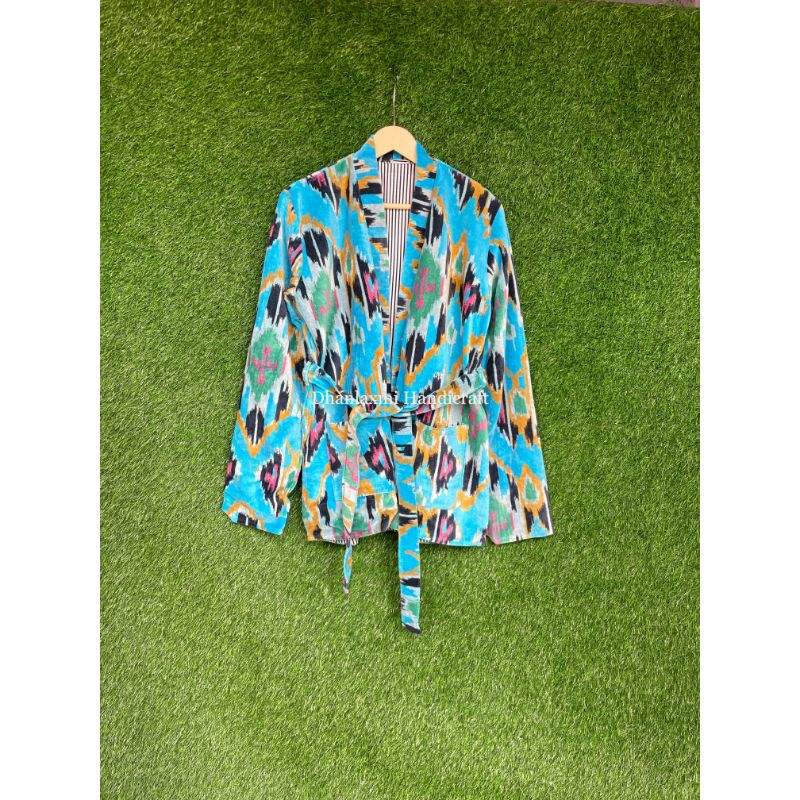 มีสีเขียวขุ่น