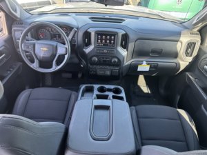 Chevrolet Silverado 1500 Custom 2024 Usado en Buen Estado - Product Image 4