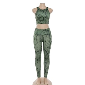 Ensemble de Yoga de couleur verte 2 pièces pour femmes Fitness Gym Sportswear Workout Sport Fashion ensembles de yoga à séchage rapide ensembles de Yoga en gros - Product Image 1
