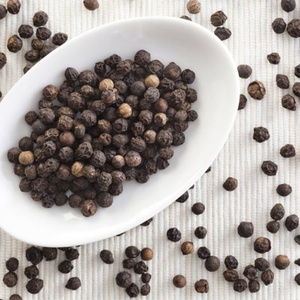 พริกไทยดำบริสุทธิ์แบบพรีเมี่ยมขนาดใหญ่พริกไทยดำที่เก็บเกี่ยวเหมาะสำหรับการผสมเครื่องปรุงรสและการค้าเครื่องเทศ - Product Image 3