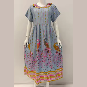 Vestido midi de rayón con cuello redondo y volantes, de manga corta, de alta calidad, de Chrysanta. - Product Image 4