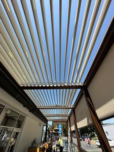 Pérgola Retráctil de Aleación de Aluminio Ecológica, Moderna, Bioclimática, con Recubrimiento en Polvo, Resistente a Roedores, Impermeable y Fácil de Montar - Product Image 3