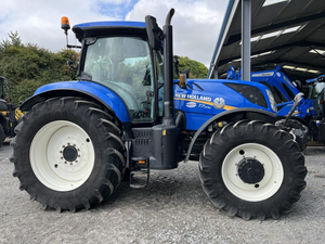 Tracteur de jardin sur chenilles d'occasion Holland T7.230 PC 50 km/h 230 CV 4x4 avec moteur FPT, boîte de vitesses, transmission par engrenages et pompe, haute productivité - Product Image 2