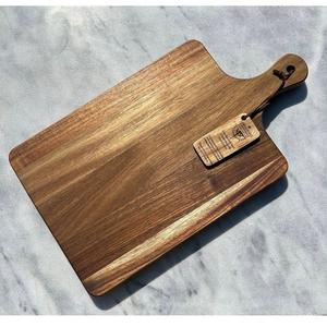 Tabla de Cortar de Madera Dura Oscura de Lujo con Grano Rico, Ecológica, Antibacteriana, Estilo Moderno, Ramadán, Eid - Product Image 5