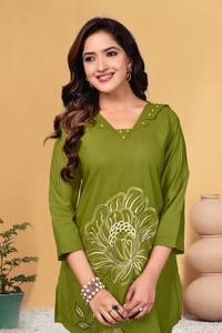 Ensemble Kurti et pantalon vert brodé pour femmes, tenue traditionnelle indienne ethnique - Product Image 2