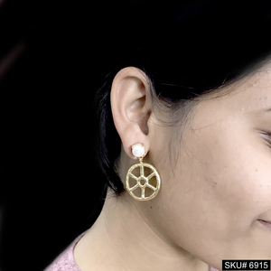 Pendientes de diseñador chapado en oro blanco redondo geométrico colgante gota elegante latón Vintage joyería para compromiso o regalo - Product Image 1