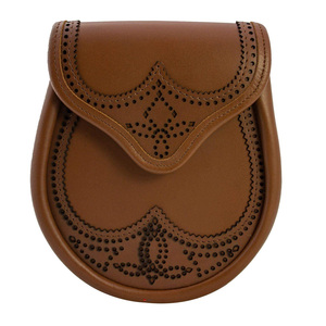 Sporran escocés de cuero negro liso para hombres con correa de cadena Medio vestido de cuero Premium Sporran en MOQ bajo - Product Image 1