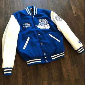 Chaqueta Universitaria Personalizada OEM de Lana de Invierno con Bordado Chenille, Estilo Vintage, Unisex - Product Image 3