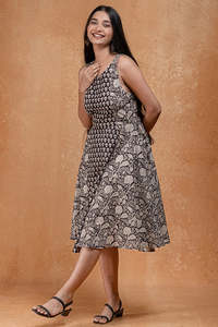 ชุดเดรสผู้หญิงลายดอกไม้พิมพ์ลายด้วยมือ พร้อมกระดุมไม้และกระเป๋า  ชุดเดรสสไตล์สาวหวานสำหรับงานเฉลิมฉลองที่ลงตัว - Product Image 6