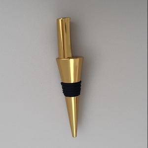 Tapón de Botella de Vino de Metal con Aura Rústica, Superficie de Hierro Texturizada que Brinda un Estilo Natural, Resistencia y Autenticidad Artesanal - Product Image 1