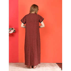 Robe de nuit longue Evolve pour femme en coton imprimé, manches courtes, avec poche latérale, taille unique, en tissu doux tissé - Product Image 5