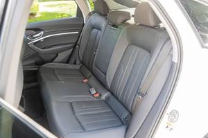 BEST SELLING 2021 A-u-d-i e-tron Sportback Premium Plus Dual-Motor AWD, Système de suspension pneumatique adaptative, Non modifié - Product Image 3