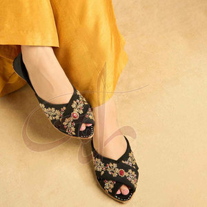 Khussa de Terciopelo para Mujer Fabricada en Pakistán, Hecha a Medida, de Alta Calidad, Estampada, Antideslizante, con Entresuela Antideslizante, a la Moda - Product Image 2