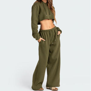 Conjuntos de chándal de invierno de poliéster/algodón personalizados para mujer, conjunto de Sudadera con capucha y pantalón recortado con cremallera ligera de 2 piezas al por mayor - Product Image 6