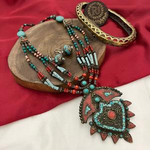 Collier de perles de style tribal de luxe fabriqués à la main et ensemble de boucles d'oreilles ensemble de collier avec boucles d'oreilles pour cadeau de fête pour les femmes - Product Image 2