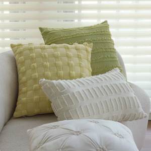 Juego de 2 Cojines Decorativos Modernos Texturizados de la Colección Serenity con Patrones Acolchados a Rayas - Product Image 2