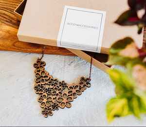 Collier de perles en bois fabriqué à la main BohoRoots - Product Image 4