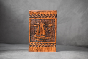 Urna de cremación de madera hecha a mano, diseño de velero grabado y hojas, urnas de cremación para cenizas de adultos con opción de diseño personalizado - Product Image 6