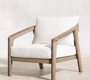 Sillón moderno con elegante marco de madera maciza, líneas limpias y diseño minimalista con respaldo de ratán que acentúa la elegancia atemporal - Product Image 5