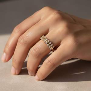 Anillo Minimalista con Engaste de Diamantes Redondos de Corte Brillante de 0.25CTWt en Diseño de Joyería Fina y Delicada - Product Image 6