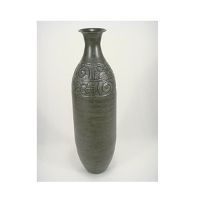 แจกันดอกไม้เหล็กตั้งพื้นสีดำ Patina - Product Image 1